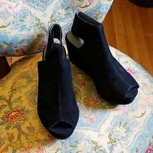 Chocolat Blu black suede platform shoes Sz 8.